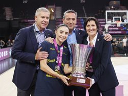 AVRUPA'NIN EN BÜYÜĞÜ FENERBAHÇE OPET: ÜST ÜSTE İKİNCİ KEZ FIBA KADINLAR SÜPER KUPA ŞAMPİYONU