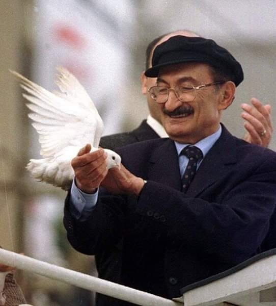  Başbakan Bülent ECEVİT'i, 18. sonsuzluk yılında sevgi, saygı ve özlemle anıyoruz.