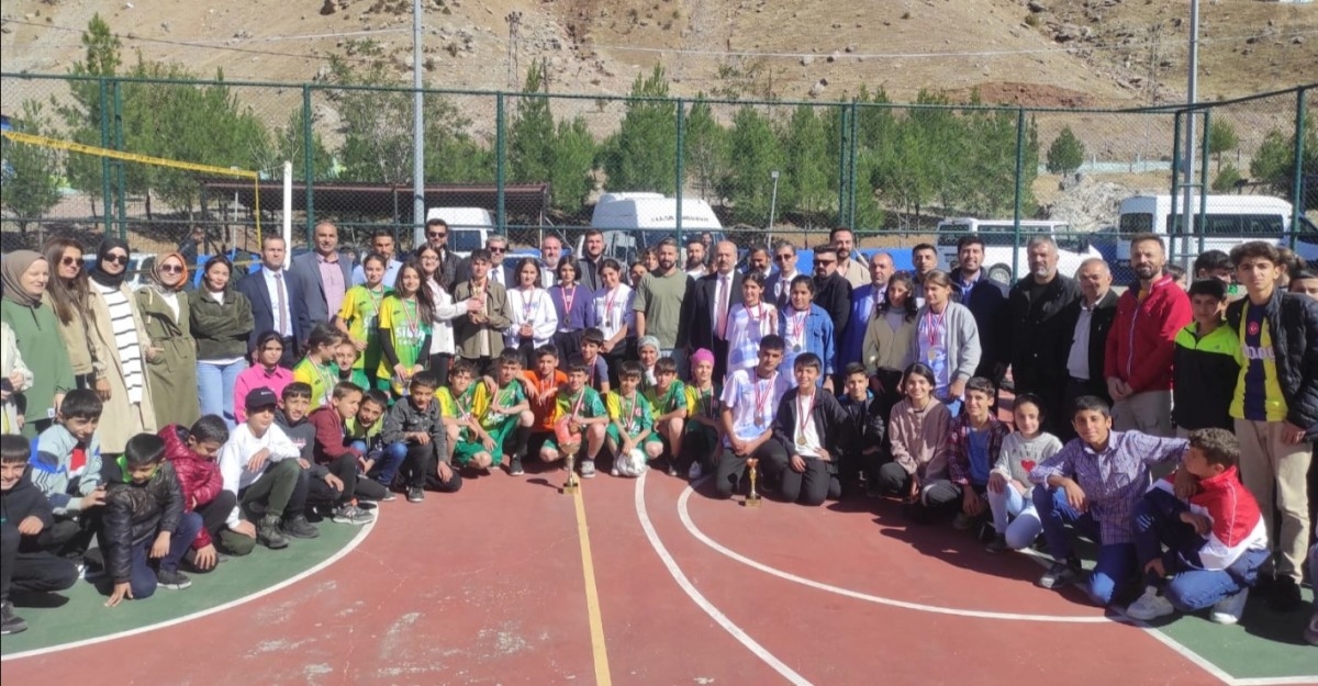 Sason Yücebağ Beldesinde Voleybol Turnuvası Düzenlendi