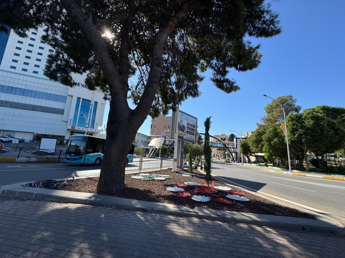 Şanlıurfa Büyükşehir’den Refüjlerde Peyzaj Düzenlemesi