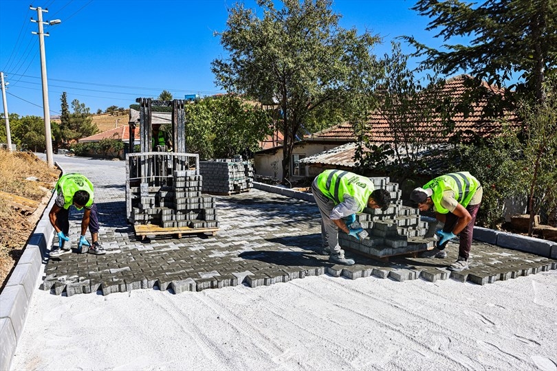 Büyükşehir'in Hedefi: 1 Milyon Metrekare Beton Parke Taşı