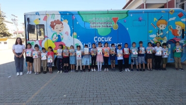 Mobil Kütüphane, Yeni Eğitim Yılında İlk Kez Öğrencilerle Buluştu