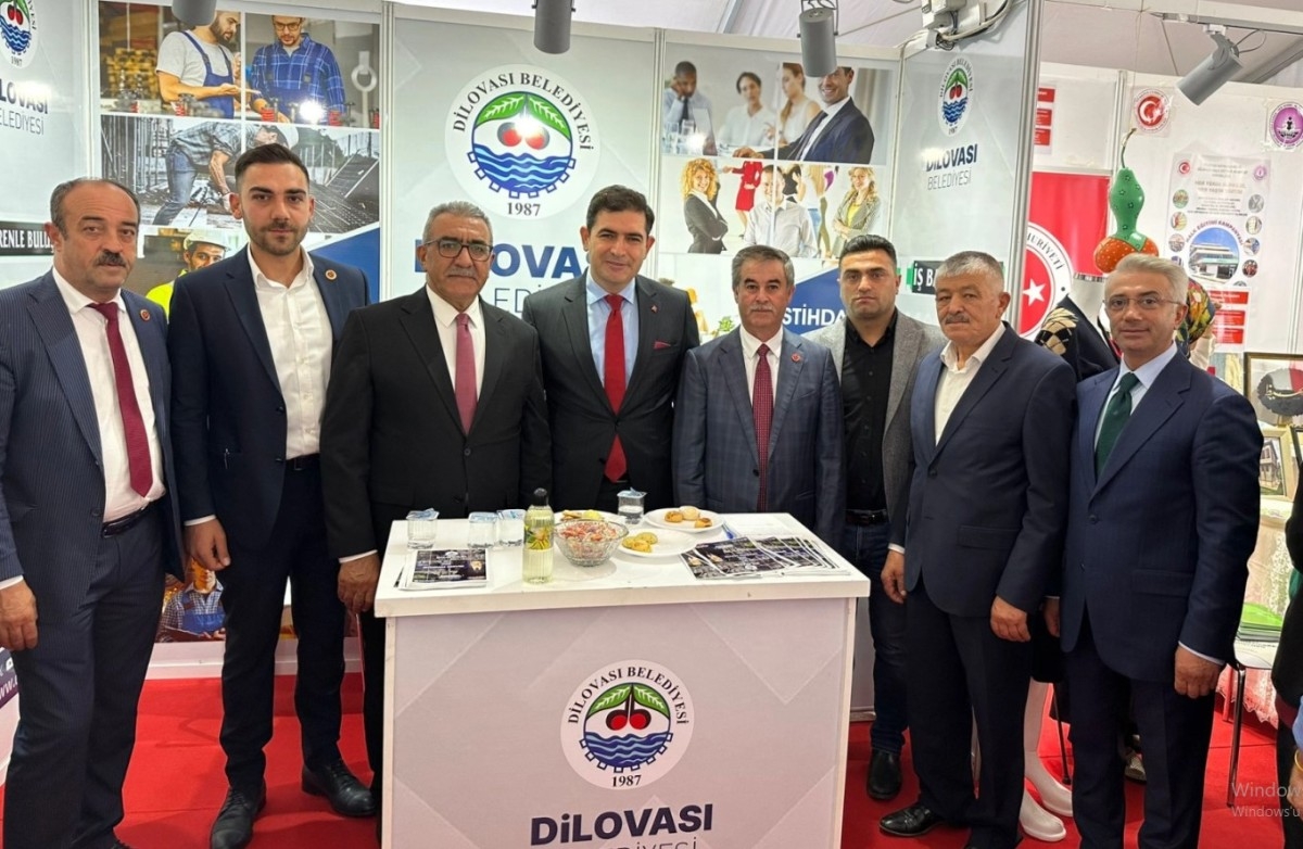 Dilovası Belediyesi İstihdam Standı'na Yoğun İlgi Gözlemlendi