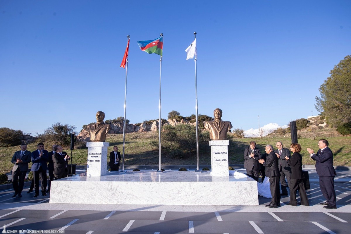 Haydar Aliyev, 21. Ölüm Yıldönümünde İzmir'de Törenle Anıldı
