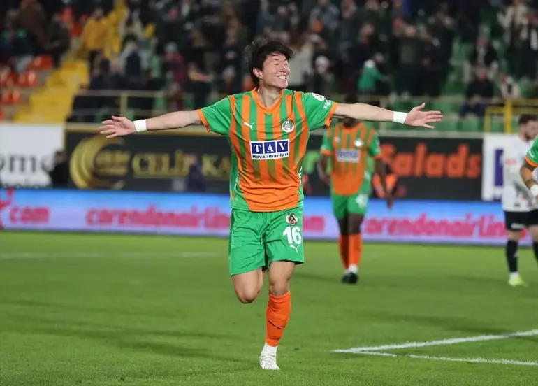 Süper lig'de bugün: Rizespor 1 - 1 Konyaspor  
Alanyaspor 3 - 0 Gaziantep Fk