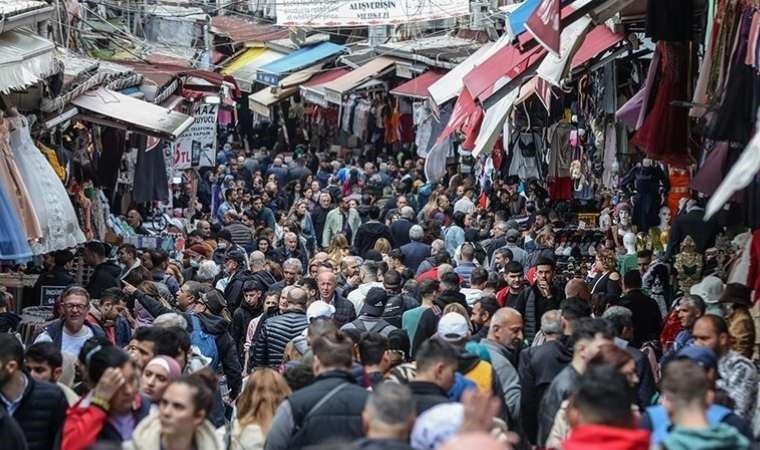 EMEKLİLER, Eminönü'nden Saray'a seslendiler: “EMEKLİ BEDAVA TUVALET ARIYOR”