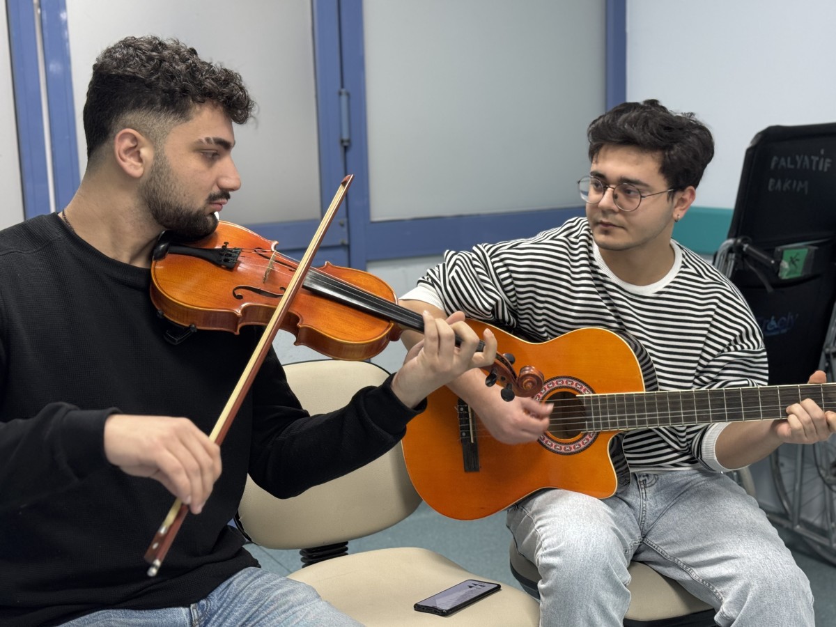 Büyükşehir, Hastalara Mini Konserle Moral Verdi