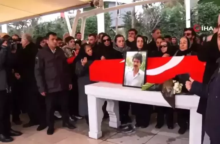 Ünlü ses ve sinema sanatçısı FERDİ TAYFUR, İstanbul'da son yolculuğuna uğurlandı  