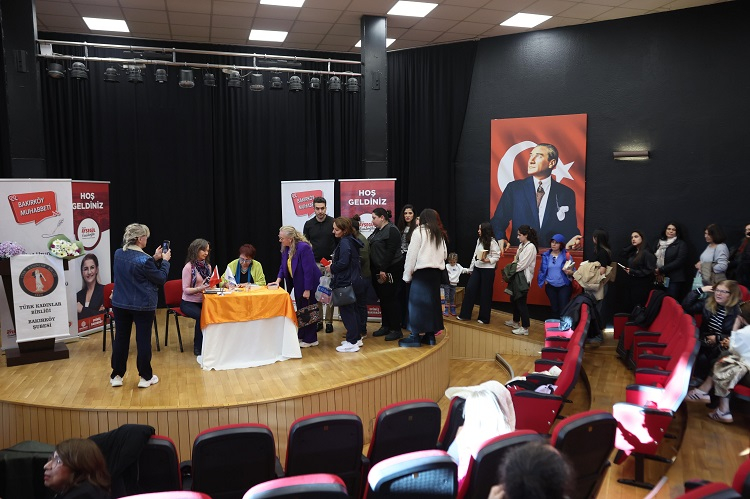 Buket Uzuner Bakırköylülerle buluştu