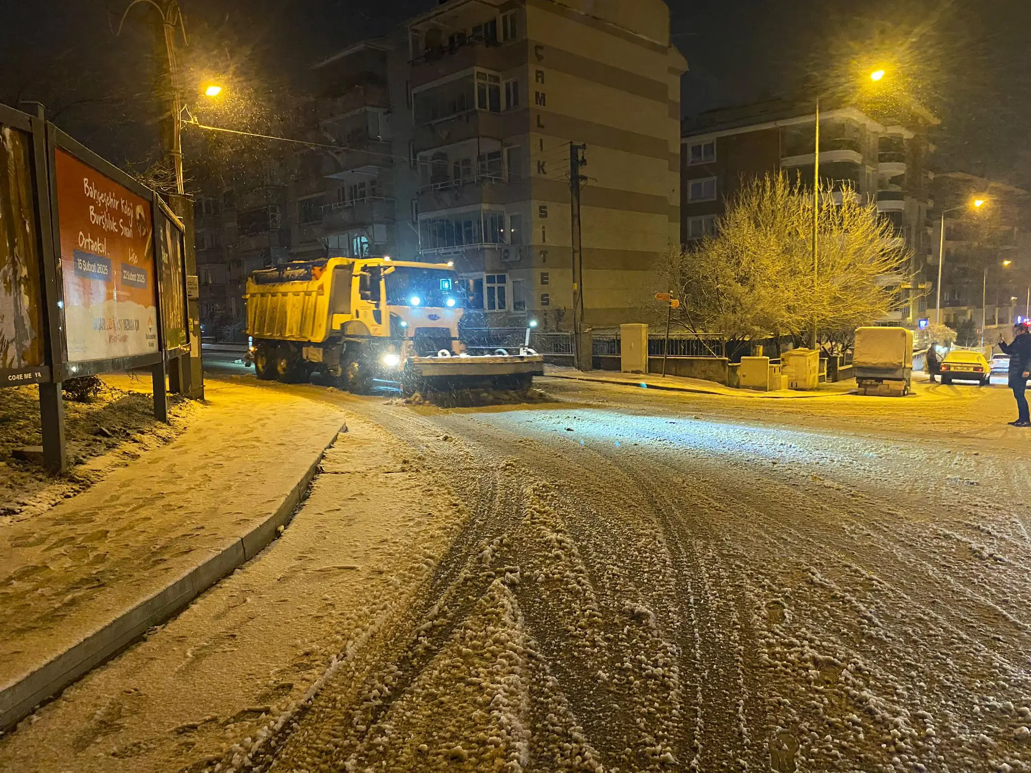 Başkan Gencan Akın: ″Hava Şartları Normale Dönene Kadar Ekiplerimiz Gece-Gündüz Sahada″