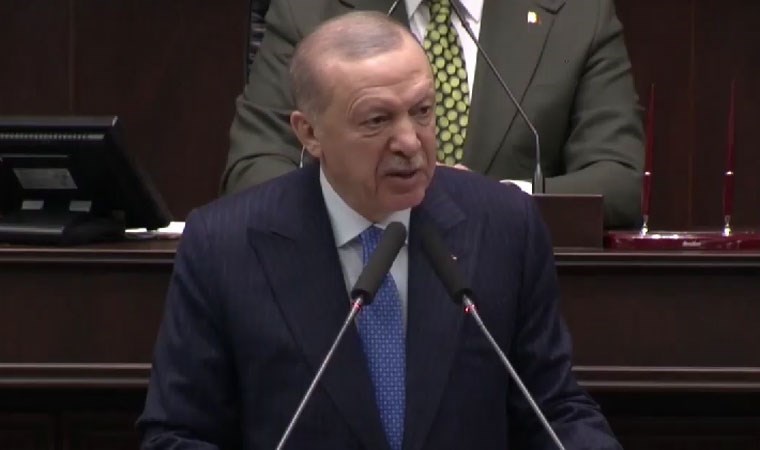 Erdoğan, partisinin grup toplantısında gazetecilerle muhalefete yüklendi