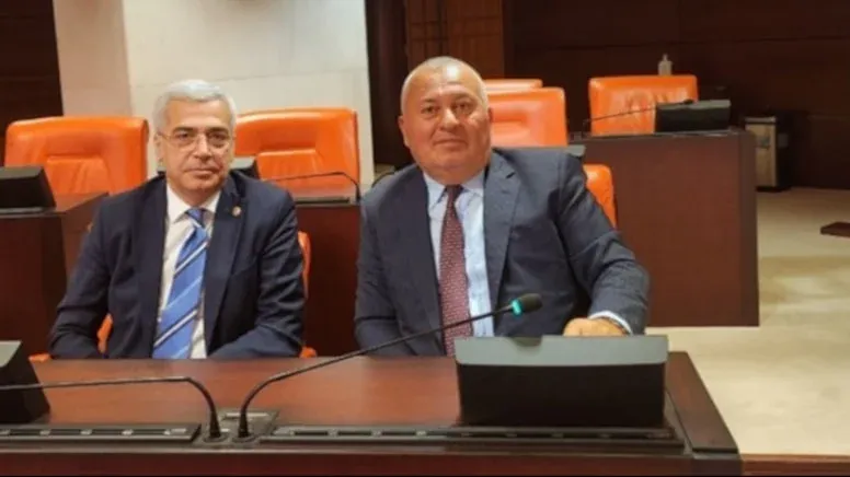 Bağımsız milletvekilleri CEMAL ENGİNYURT ile SALİH UZUN, CHP'ye katıldı