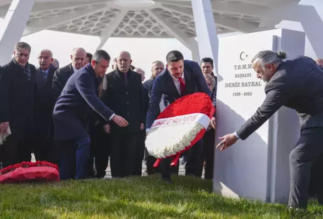 Deniz Baykal, ölümünün 2. yıldönümünde Devlet Mezarlığı’ndaki gömütü başında anıldı  