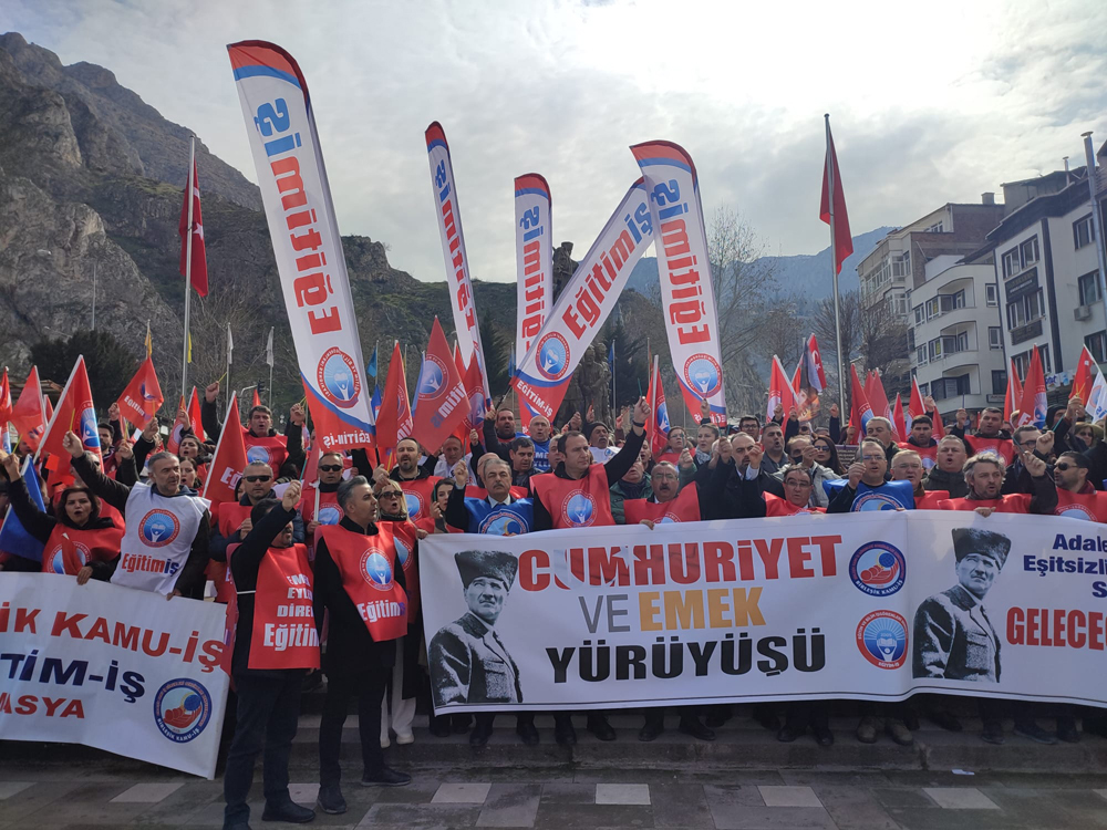 EĞİTİM-İŞ, “Cumhuriyet ve Emek Yürüyüşü”nde Amasya'dan: “MİLLETİN İSTİKLALİNİ YİNE MİLLETİN AZİM VE KARARI KURTARACAKTIR” diye haykırdı