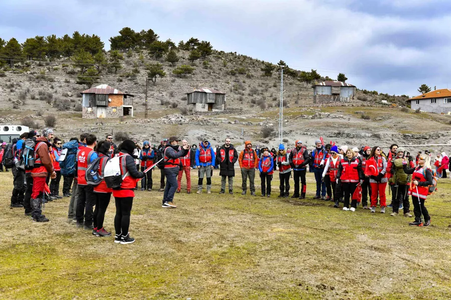 Başkentliler, Güdül Sorgun Yaylası'nda Doğa Yürüyüşü İçin Bir Araya Geldi
