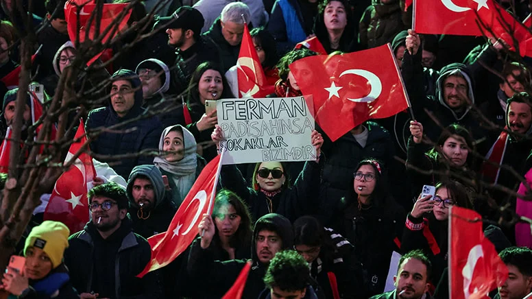 Halk, İMAMOĞLU için Saraçhane'ye akın etti! Özgür ÖZEL'den Tarihi Konuşma