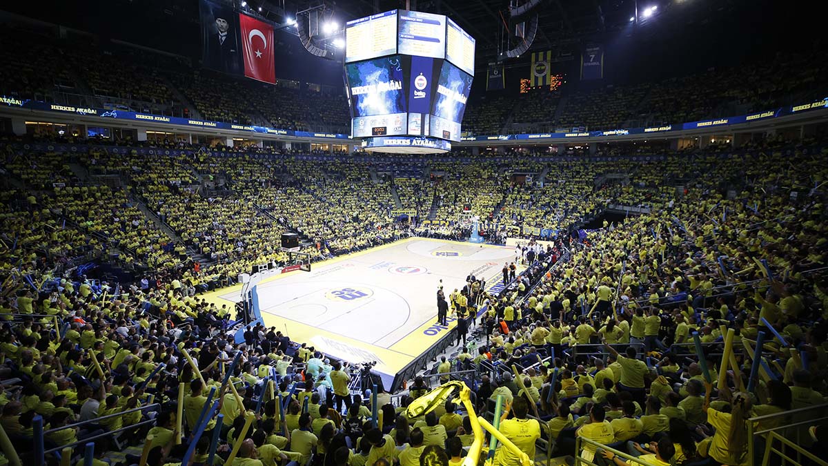 Nigel Hayes-Davis’den, son anda ilaç gibi üçlük: Fenerbahçe Beko 101 - 100  Paris Basketbol