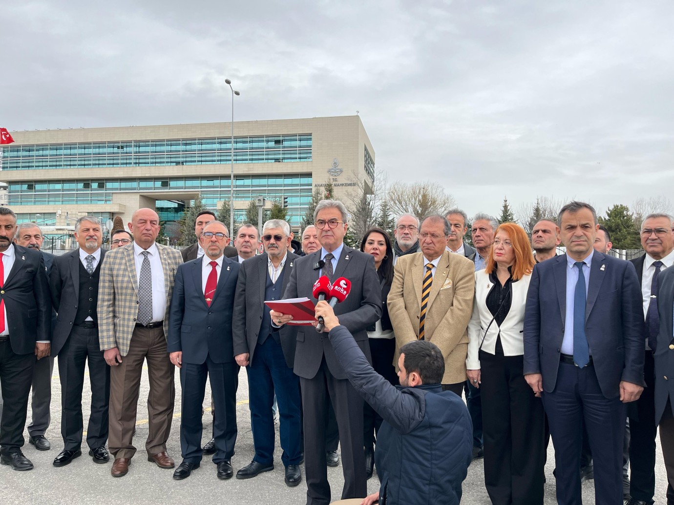 Şehirlioğlu'dan, Anayasa Mahkemesi önünde Prof. Dr. Ümit Özdağ hakkında basın açıklaması!