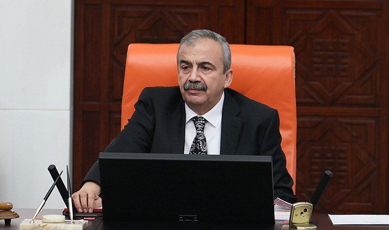 Kalp krizi geçiren TBMM Bşk.V. ve DEM Parti milletvekili Sırrı Süreyya Önder, ameliyata alındı 