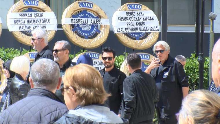Tarkan'ın annesi Neşe Tevetoğlu son yolculuğuna uğurlandı