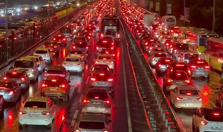 DİKKAT!  İstanbul’dan Ankara yönüne gidiş, yarın saat 22.00’de 12 saat trafiğe kapalı olacak... 