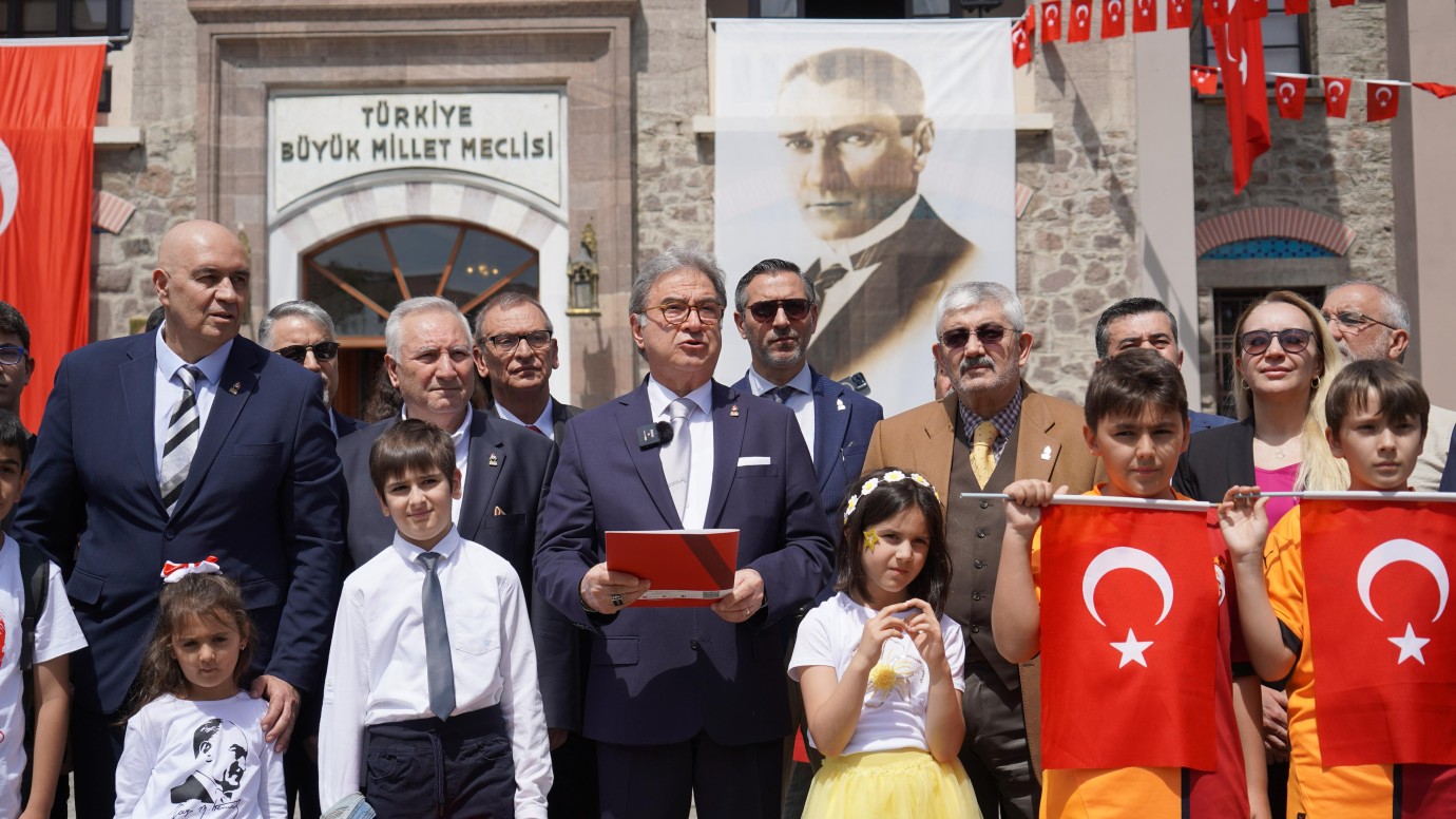 Şehirlioğlu, 23 Nisan Ulusal Egemenlik ve Çocuk Bayramı’nda 1. TBMM binası önünde konuştu! 