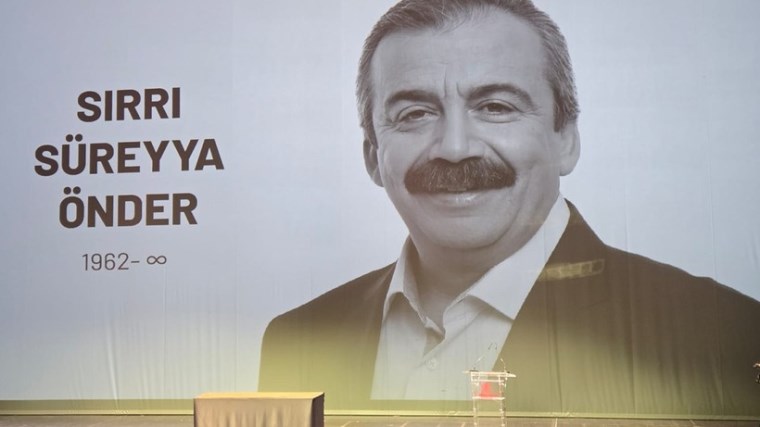 AKM'de Sırrı Süreyya ÖNDER'e “GÖZ YAŞLARIYLA” Ayrılma Töreni!  