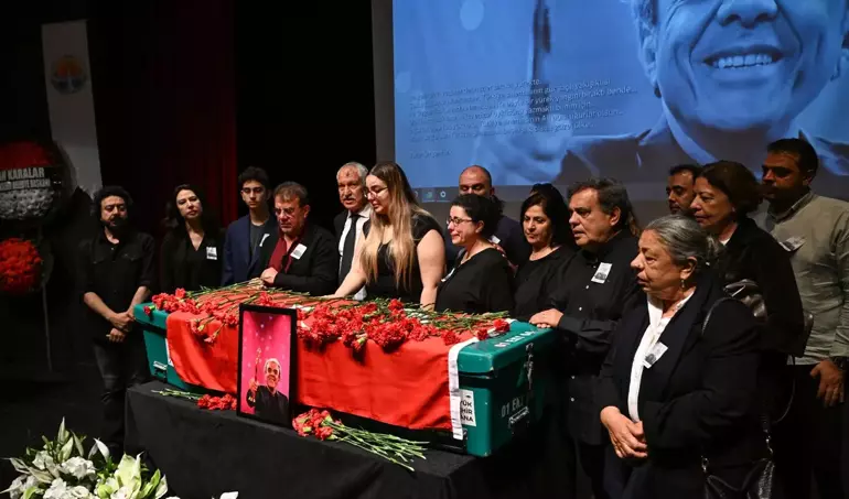“Sevgi emektir” sözüyle belleklere yerleşen, “Selvi Boylum Al Yazmalım” filminin senaristi Ali Özgentürk, Adana’da sonsuzluğa uğurlandı! 