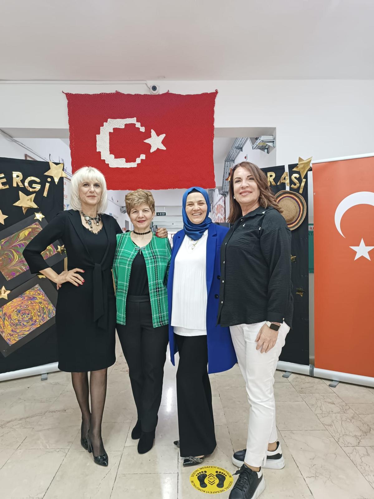 Mamak’ta okul aile ve mahalle el ele: Bayrağımız ilmek ilmek örüldü 