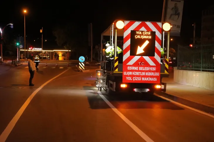 Trafikte Güvenlik İçin Yol Çizgileri Yenileniyor