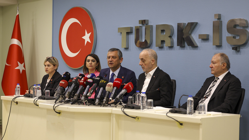 CHP Lideri ÖZEL, “asgari ücrete ara zam istemi” kapsamında HAK-İŞ ve TÜRK-İŞ’le görüştü!
