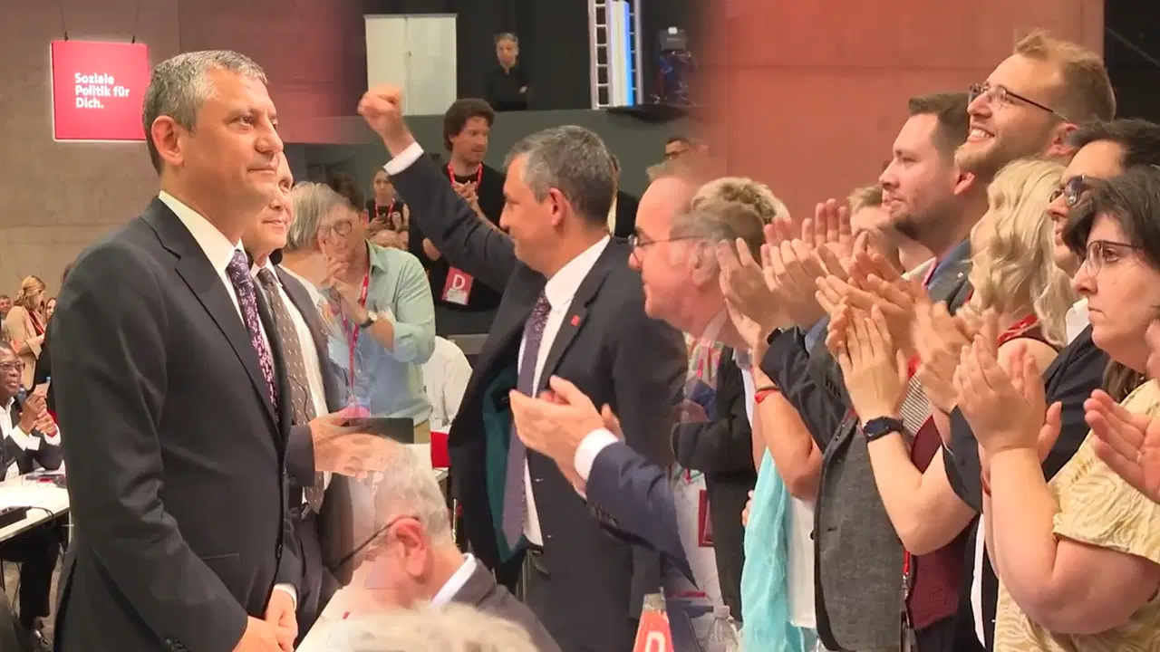 Özgür ÖZEL, Berlin'de ayakta alkışlandı! Kurultay davası için: 