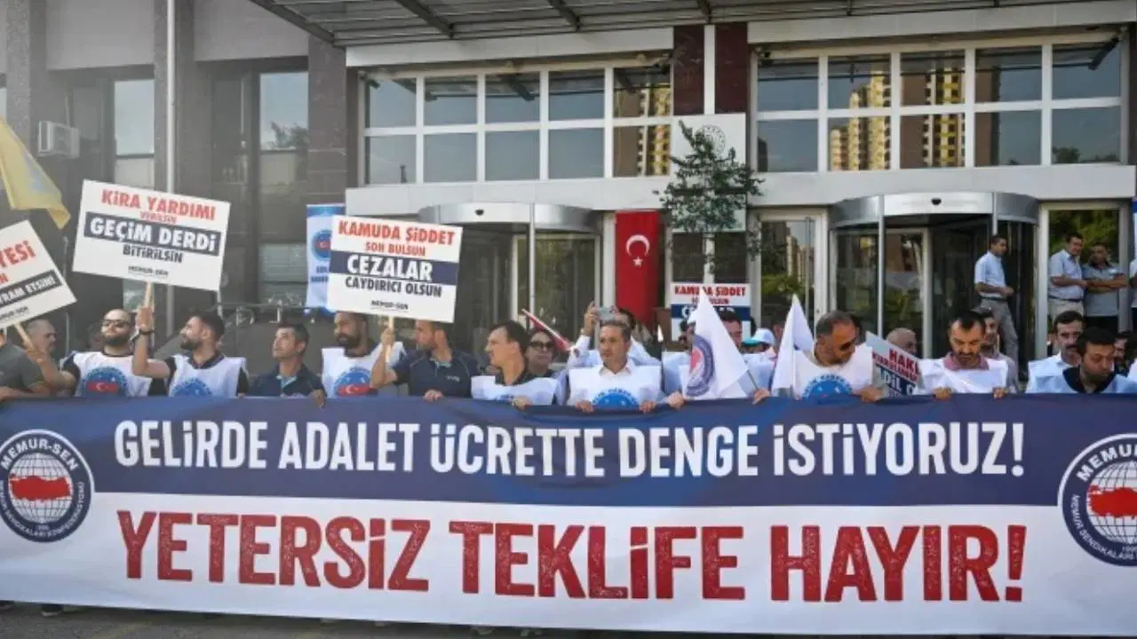 Hükümetin Zam Teklifi Protesto Ediliyor: MEMURLAR BUGÜN İŞ BIRAKACAK!
