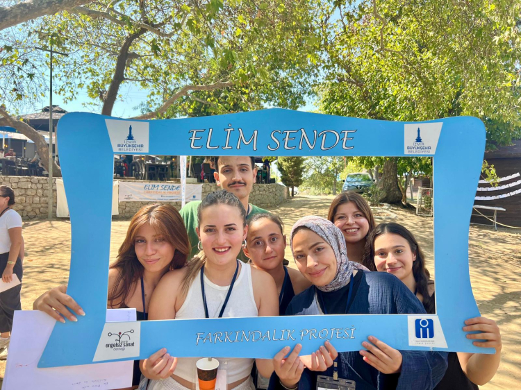 İzmir’de Gençler için “Değişim ve Dönüşüm” Kampı