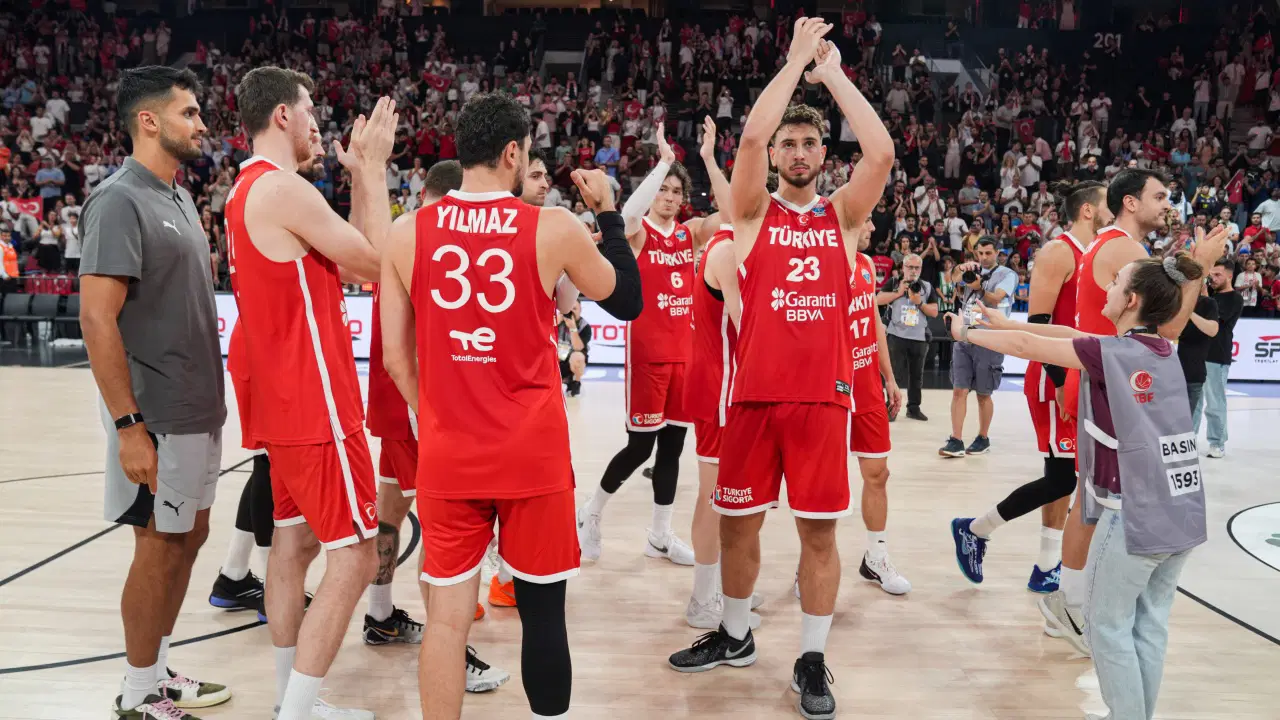 12 Dev Adam Estonya'yı da devirdi: 84-64
