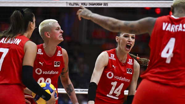 Dünya Şampiyonluğu maçında 3. Set sonucu: TÜRKİYE 1-2 İTALYA  