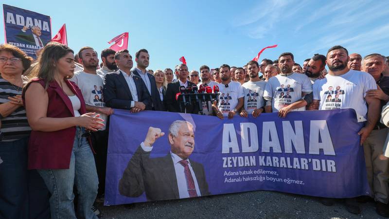 Adanalı Gençler, 40 gün sonra Silivri'ye geldi...  CHP Lideri Özgür ÖZEL: 'Akın akın itibar suikastı!' 