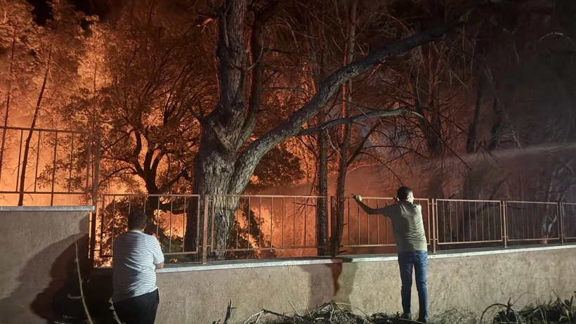 ANTALYA'DA ORMAN YANGINI... Alanya'da yangın yerleşim yerlerine ulaştı!