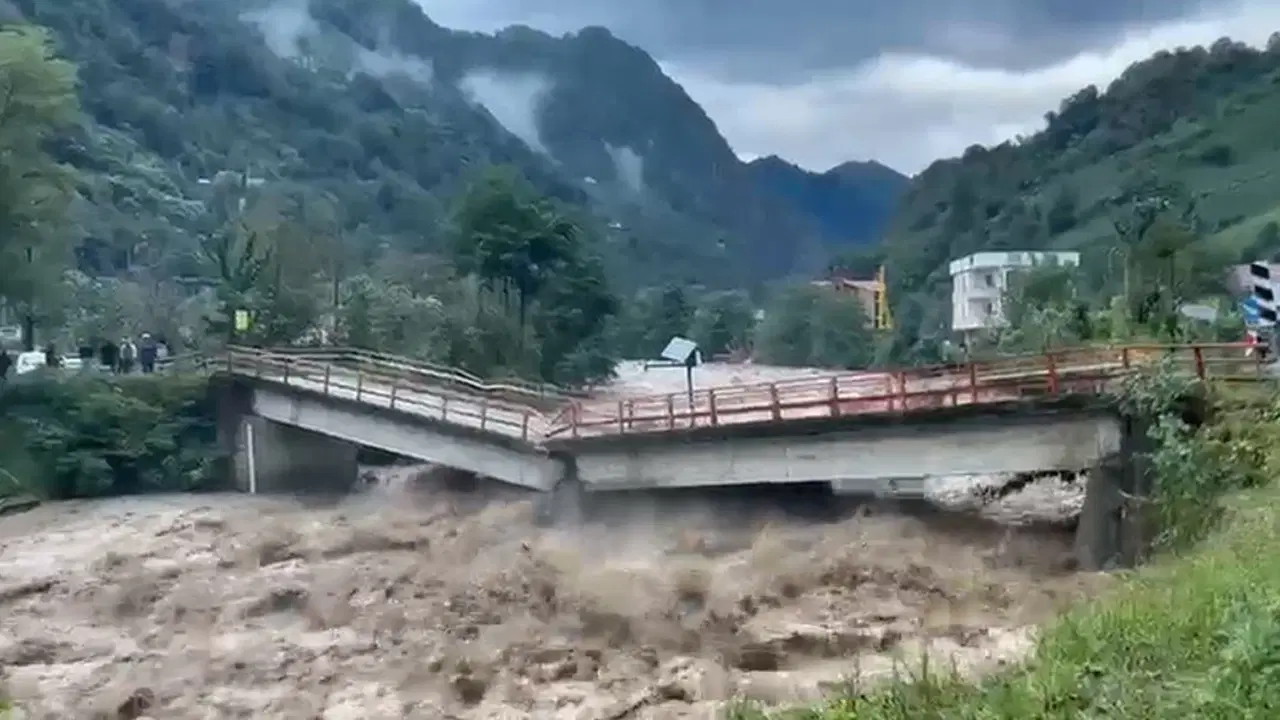 Rize’de sel felaketi... ‘Acil ve temel ihtiyaçlar için 4 milyon TL kaynak’ gönderildi