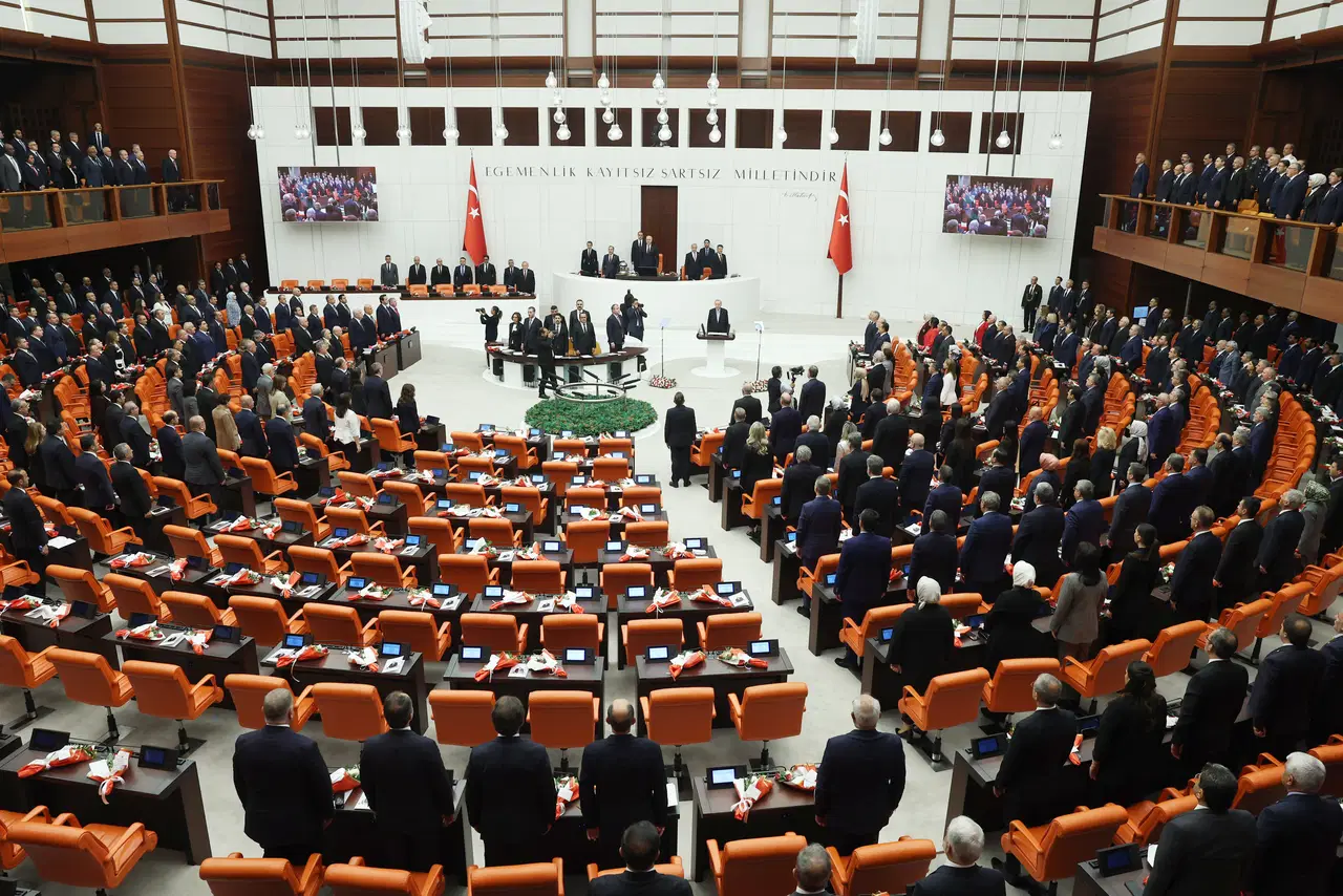 ERDOĞAN Mecliste konuştu...  CHP, TİP ve EMEP'li vekiller katılmadı!