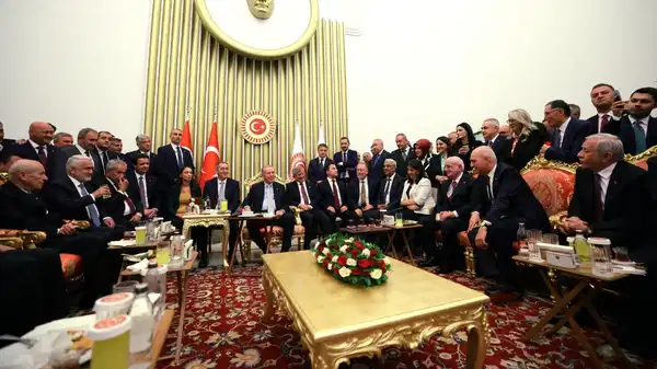 Özgür ÖZEL ve Ekrem İMAMOĞLU: 