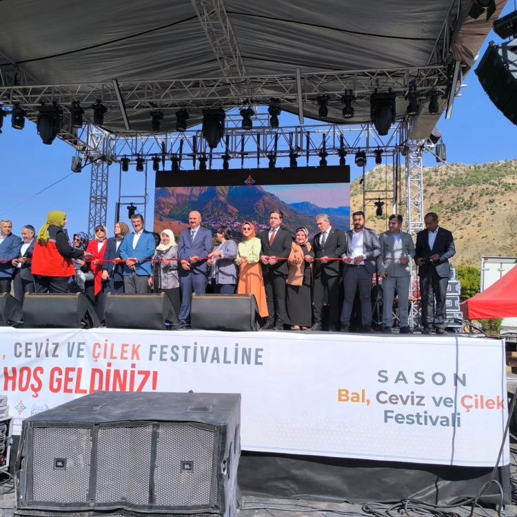 Batman Sason’da 3. Bal, Ceviz ve Çilek Festivali Coşkuyla Gerçekleşti