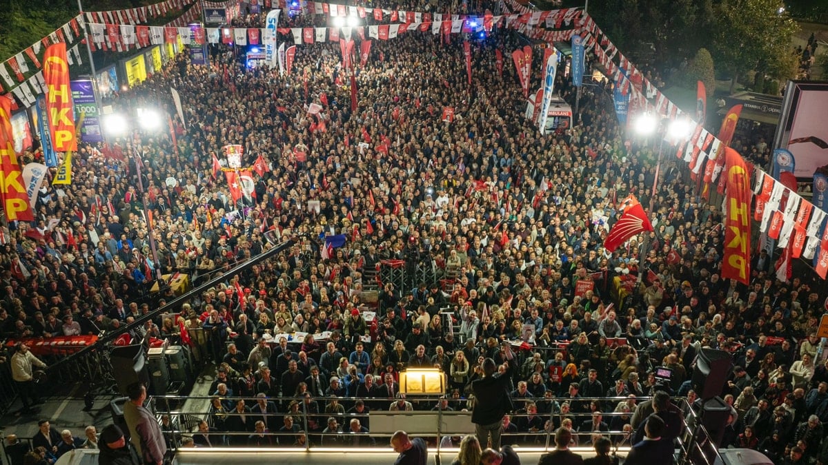 Özgür ÖZEL, ŞİŞLİ'de: “CUMHURİYET HALK PARTİSİ BU ÜLKENİN SON KALESİDİR, ELE GEÇİRİLEMEZ”