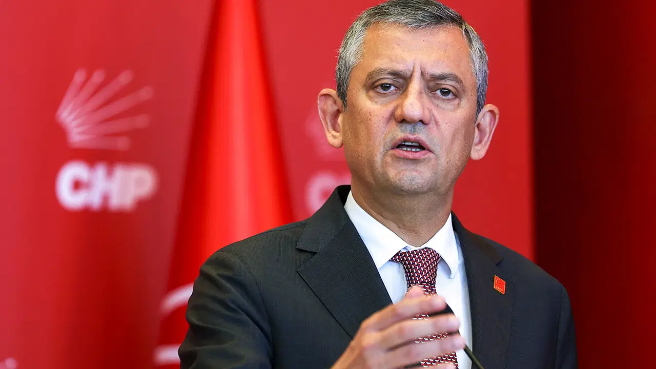 CHP Genel Başkanı Özel, Komisyon Çalışmalarını Eleştirdi