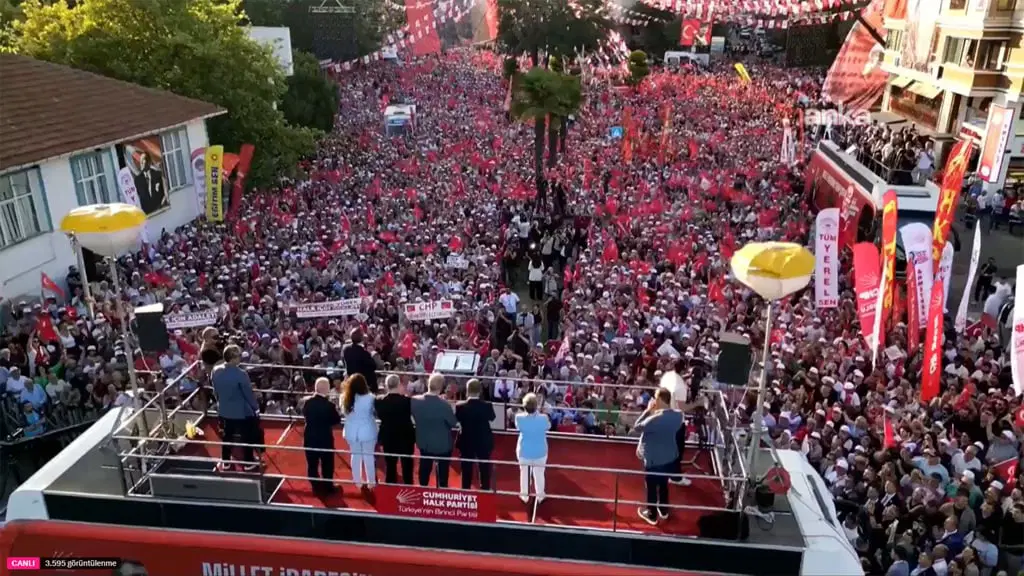 CHP'nin Eylemi, bu akşam SARIYER'de yapılacak!  Özgür ÖZEL, 19.30'da Yurttaşlara Seslenecek