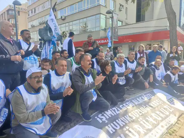 KESK YÜRÜYÜŞTE HÜKÜMETE SESLENDİ: 'İhraç edilenler göreve iade edilsin'