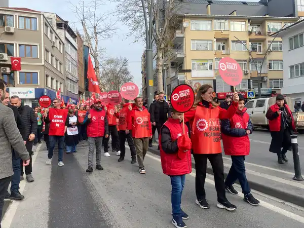 DİSK 'gelirde adalet' için Ankara'ya yürüyor!