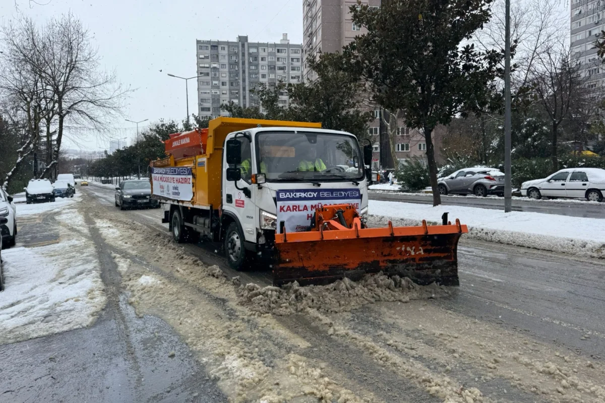 Bakırköy’de Karla Mücadele Aralıksız Sürüyor