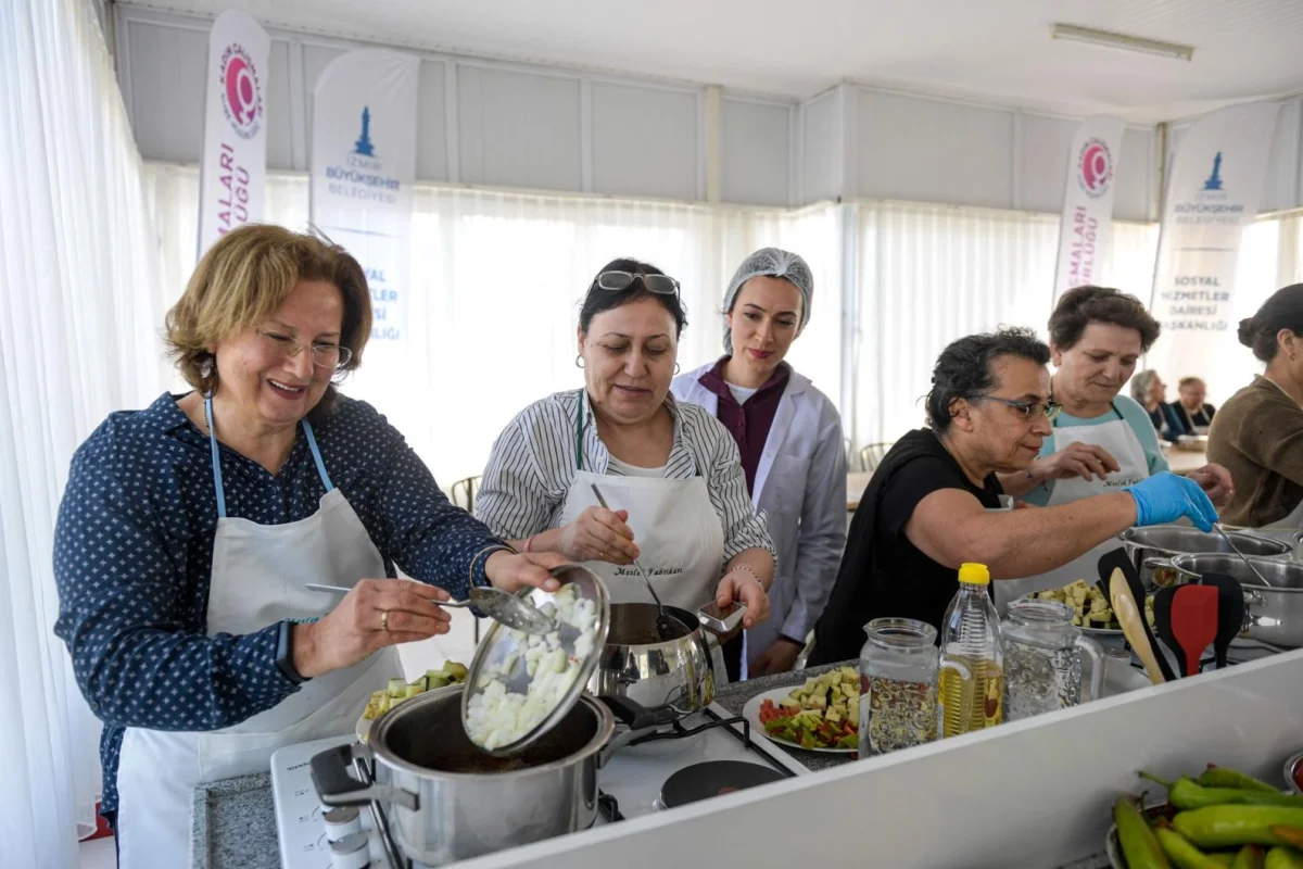 Çiğli Evka-2’de “Mahalle Mutfağı” Hizmete Açıldı