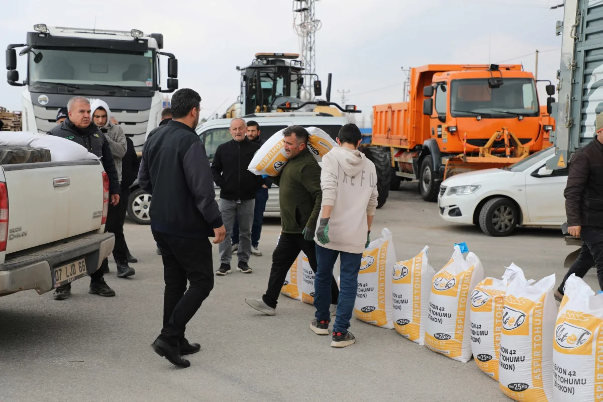 Konya Büyükşehir’den Çiftçilere Aspir Tohumu Desteği